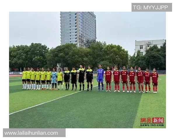 足球球星化身坚毅保安守护绿茵场展现别样人生风采